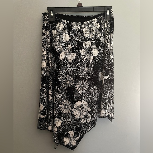 Y2K Speechless Black and White Flower Patterned Stretch Skirt - Picture 2 of 6